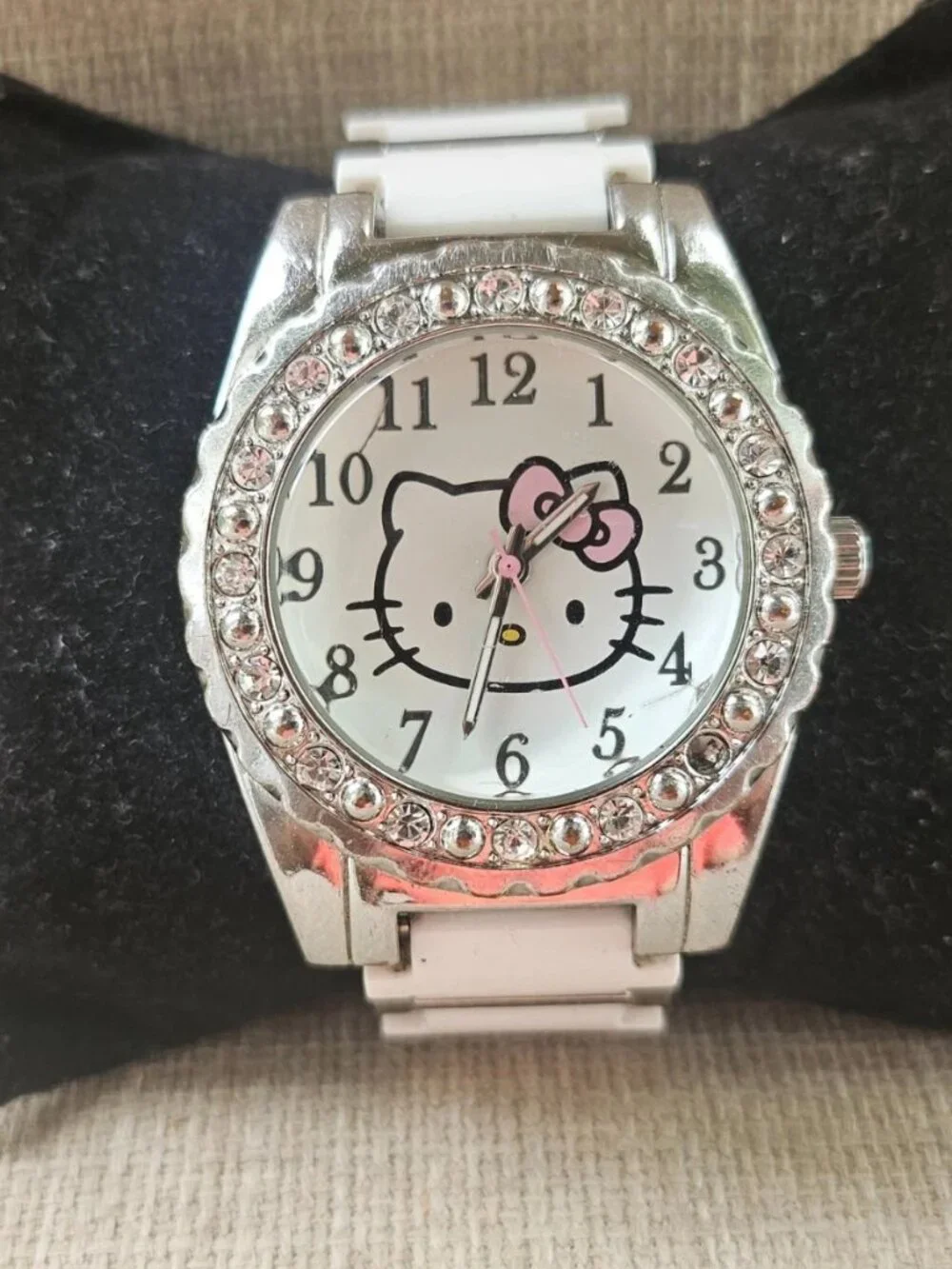 Sanrio Hello Kitty Women Watch White/Silver Tone Analog Quartz Wrist Watch